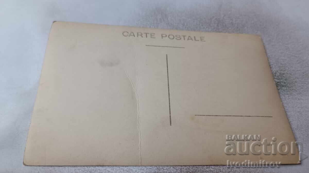 Снимка Момче с шейна в двора на къщата през зимата с цена 1.85 лв. | € 0.95