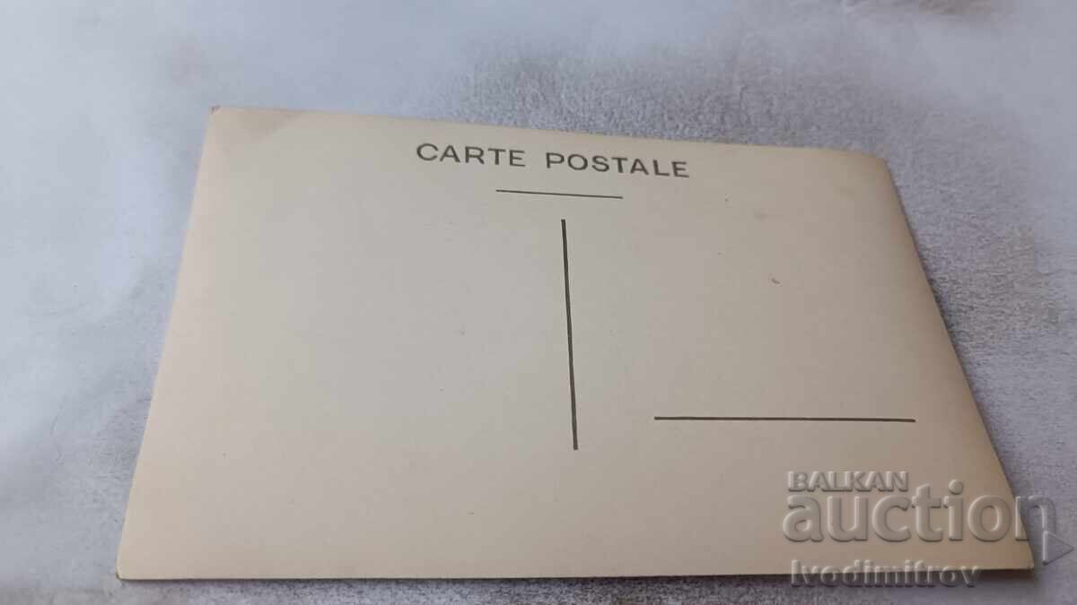 Φωτογραφία Αγοριού και κοριτσιού στην αυλή σπιτιού τον χειμώνα με τιμή 1.85 BGN | € 0.95