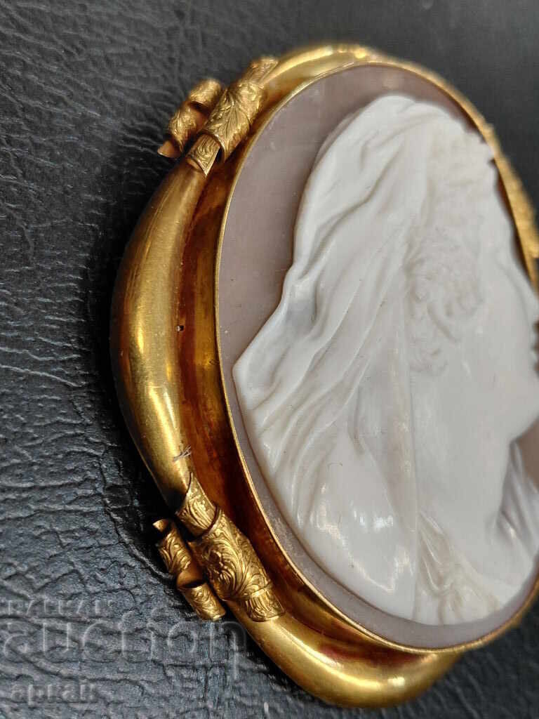 Delivery of GOLD 18 karat with hand-carved cameo brooch old - 33 gr