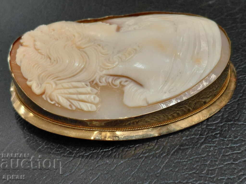 Доставка на Златна 18 карата  с ръчно резбована камея брошка стара-19 гр