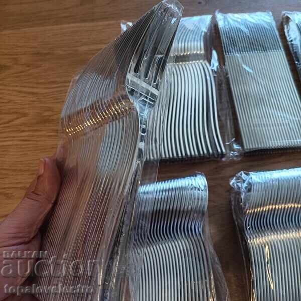 Delivery of NEW! Set of 150-piece cutlery, plastic with m
