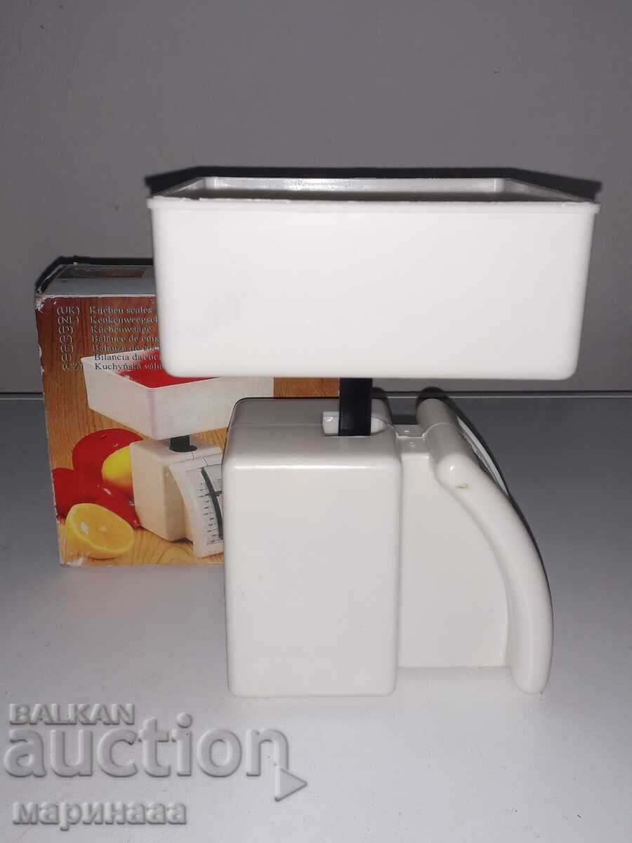 Licitație CÂNTAR DE BUCĂTĂRIE VINTAGE. OLANDA