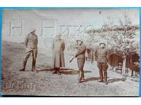 FOTOGRAFIE VECHE MILITARĂ SERVICIU SPATE SOLDAT CU GRENADĂ E563