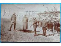 FOTOGRAFIE VECHE MILITARĂ SERVICIU SPATE SOLDAT CU GRENADĂ E563