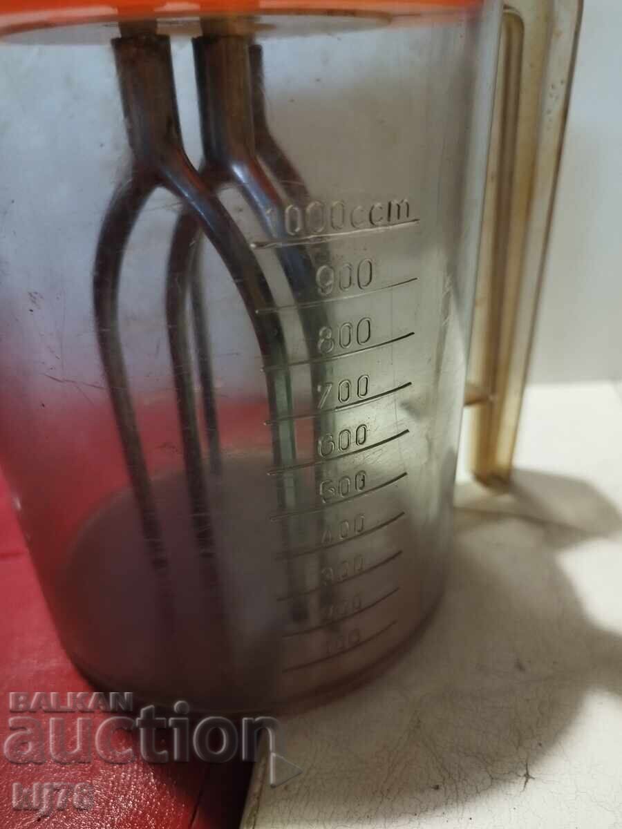 Соц. Ръчен миксер с цена € 0.01 | 0.02 лв. Соц. Ръчен миксер с цена € 0.01 | 0.02 лв.