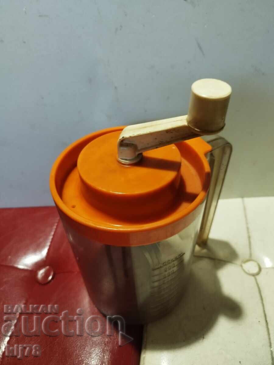 Аукцион Соц. Ръчен миксер Аукцион Соц. Ръчен миксер