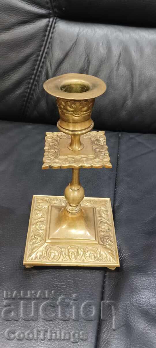 Frumos sfeșnic Frumos sfeșnic