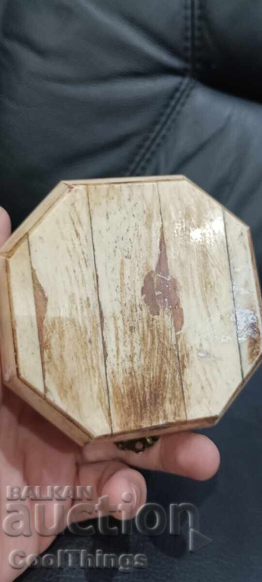 Veche bijuterie din lemn - 5 Veche bijuterie din lemn - 5