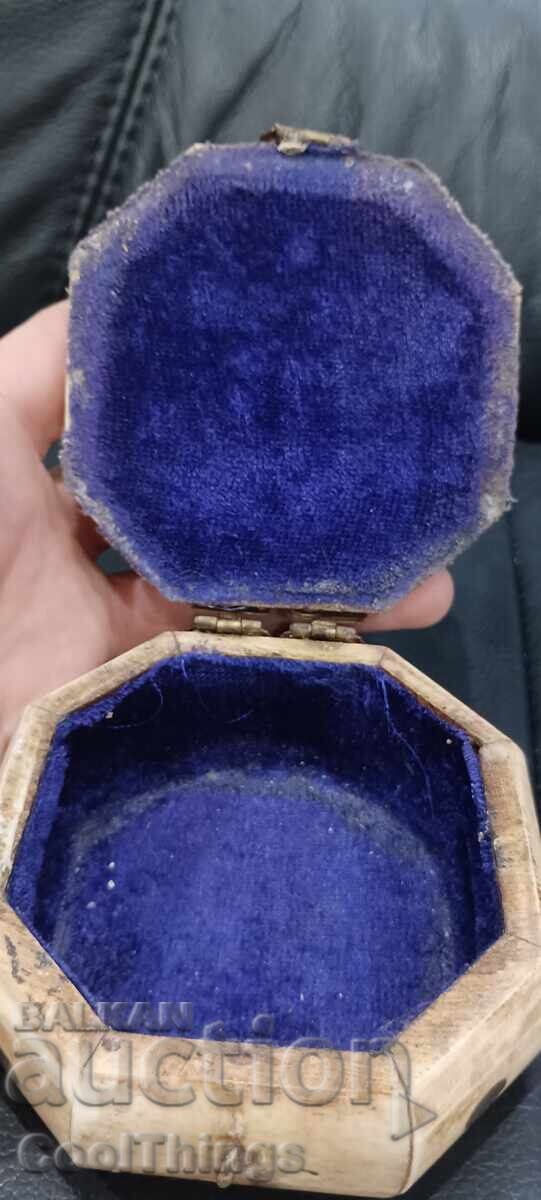 Veche bijuterie din lemn - 6 Veche bijuterie din lemn - 6