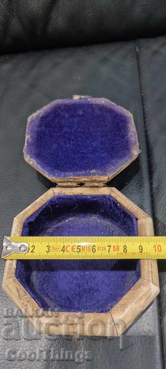 Veche bijuterie din lemn - 7 Veche bijuterie din lemn - 7