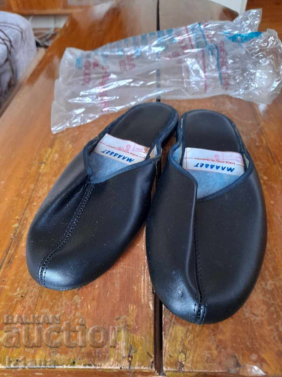 Δημοπρασία Παλιά παντόφλες, παντόφλες Μλάντοστ Δημοπρασία Παλιά παντόφλες, παντόφλες Μλάντοστ