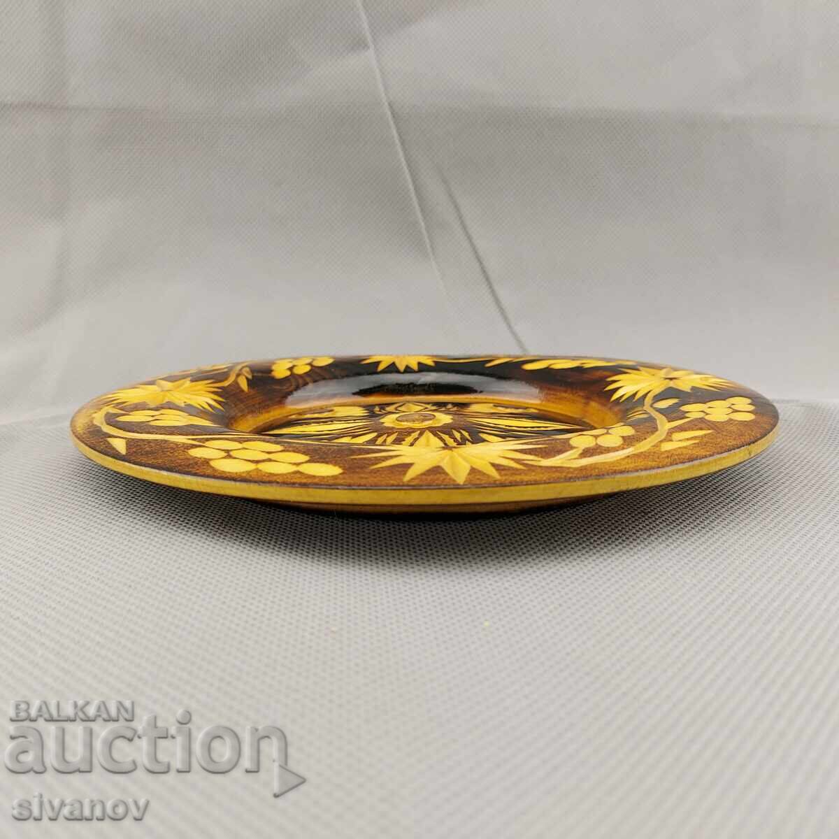 Стара резбована дървена чиния, ръчно изработена #2863 с цена 14.99 лв. | € 7.66 Стара резбована дървена чиния, ръчно изработена #2863 с цена 14.99 лв. | € 7.66