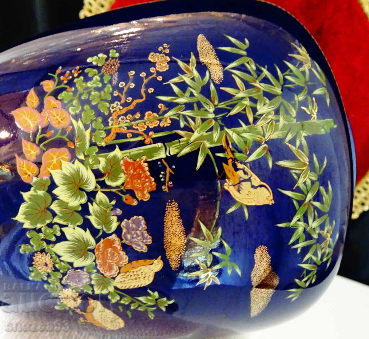 Delivery of Urn, jar, vase, Japanese porcelain, gold, cobalt, partridges