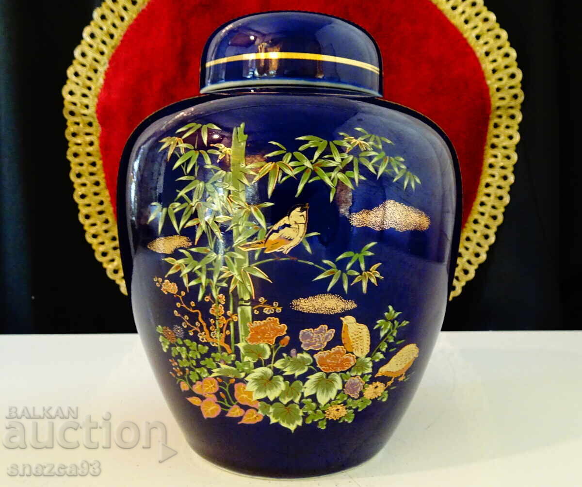 Urn, jar, vase, Japanese porcelain, gold, cobalt, partridges