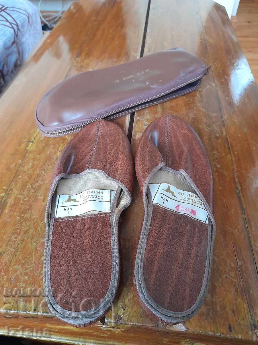 Auction  Old shoes, slippers