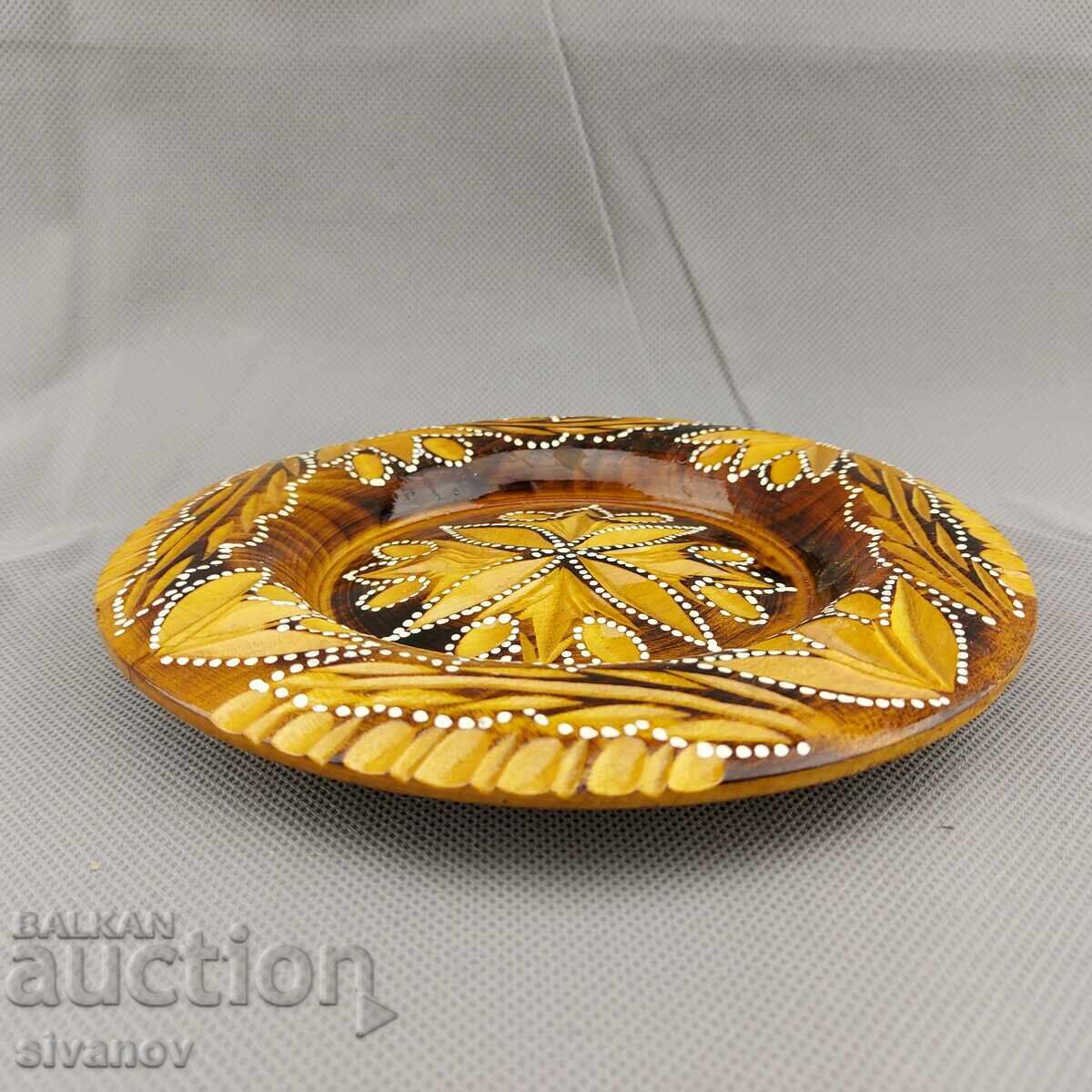 Стара резбована дървена чиния, ръчно изработена #2864 с цена 14.99 лв. | € 7.66