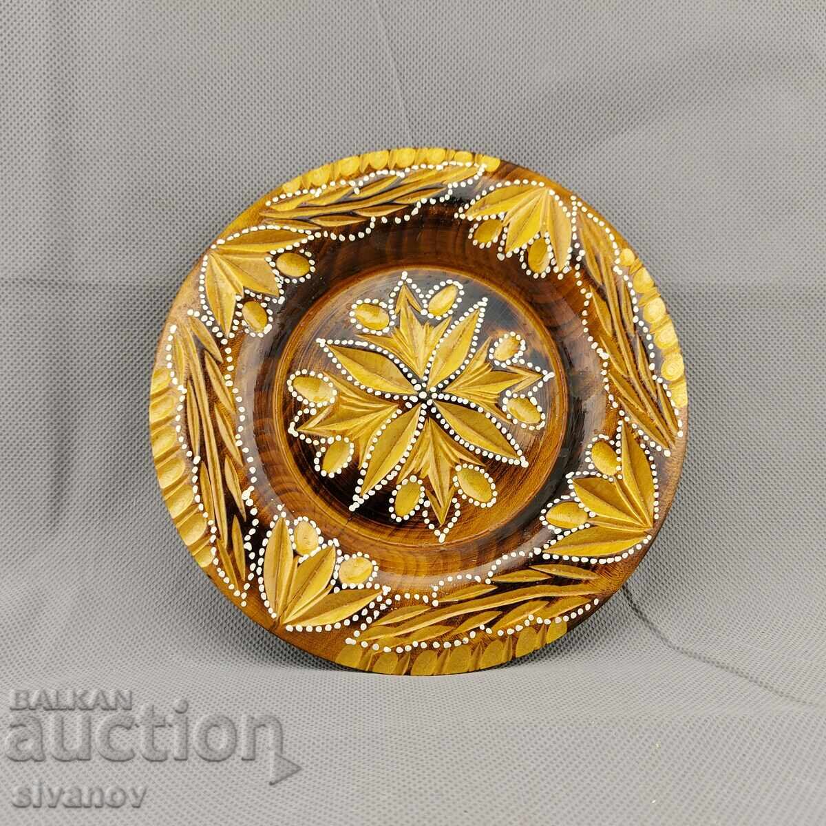 Стара резбована дървена чиния, ръчно изработена #2864