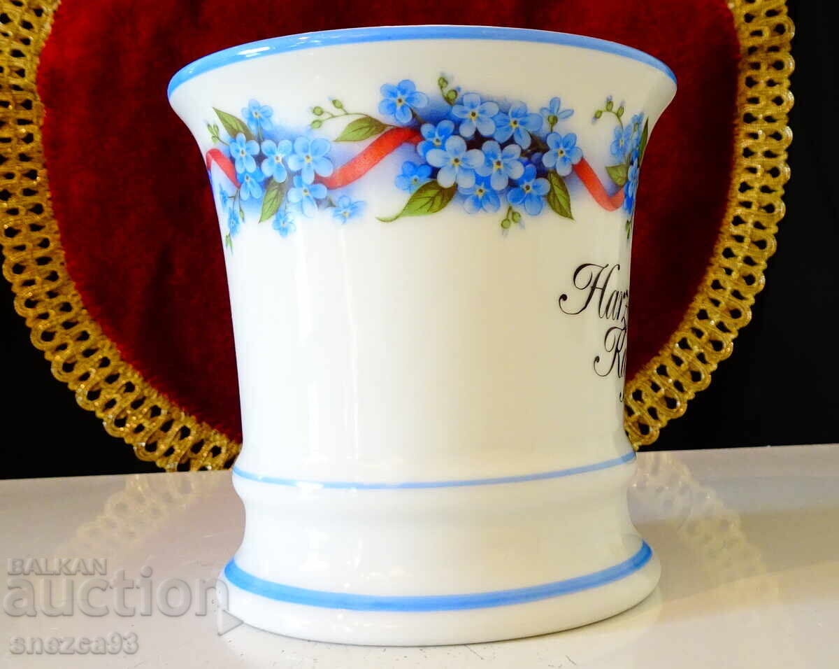 Немска порцеланова чаша с незабравки от планината Harz. с цена 9.00 лв. | € 4.60 Немска порцеланова чаша с незабравки от планината Harz. с цена 9.00 лв. | € 4.60