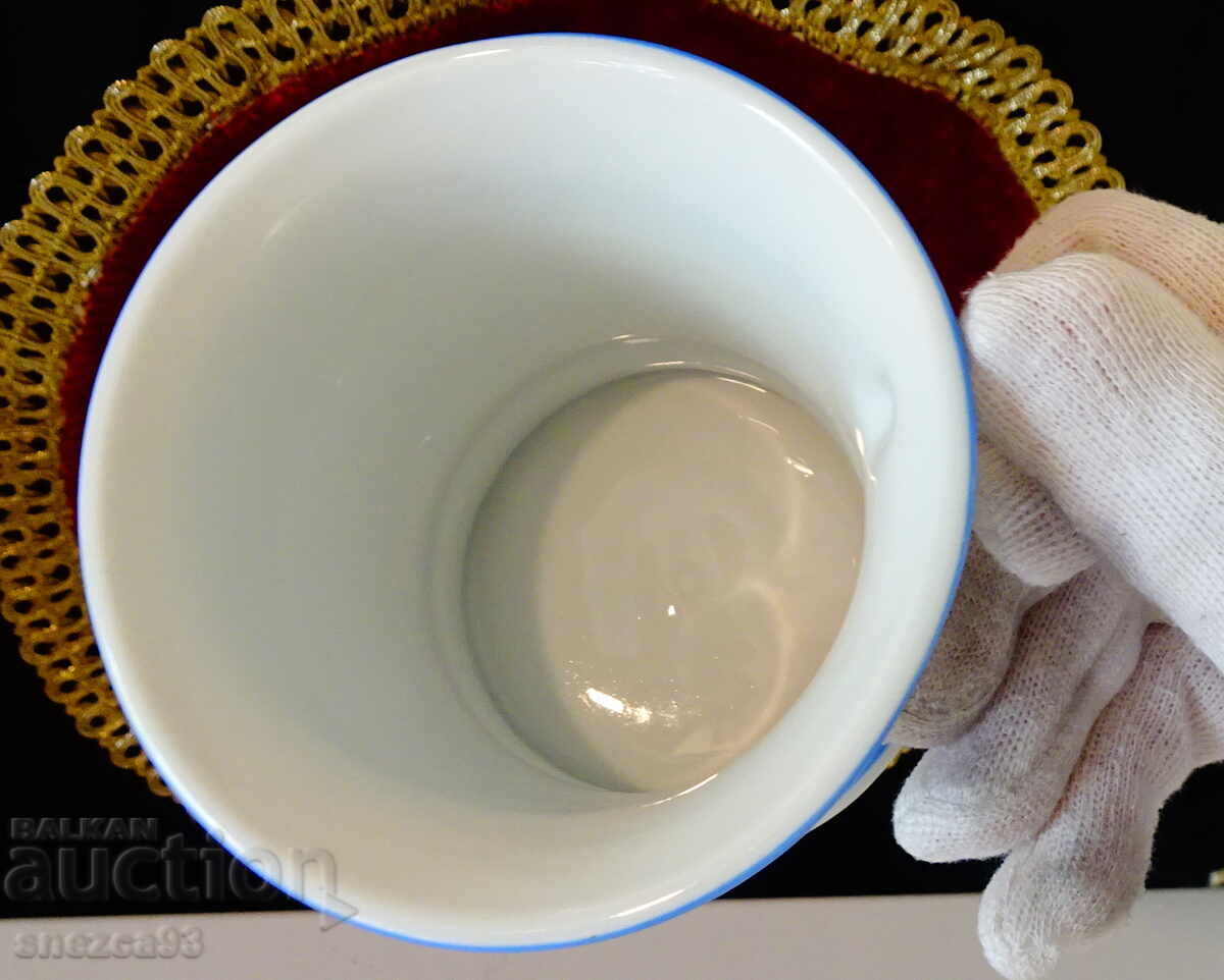 Доставка на Немска порцеланова чаша с незабравки от планината Harz. Доставка на Немска порцеланова чаша с незабравки от планината Harz.