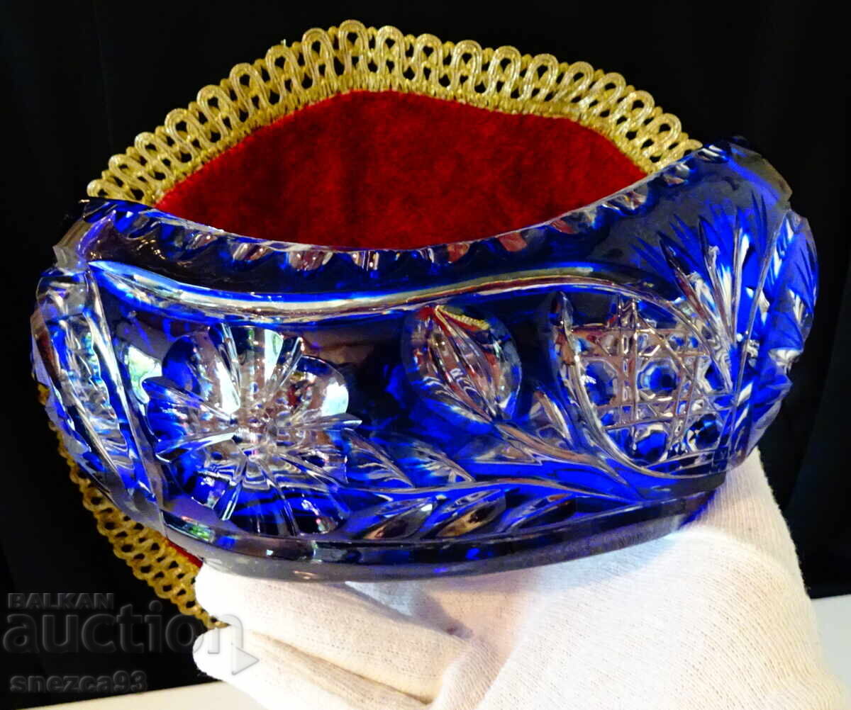 Candy box, lead cobalt crystal, hand-ground 1 kg with price 19.00 BGN | € 9.71