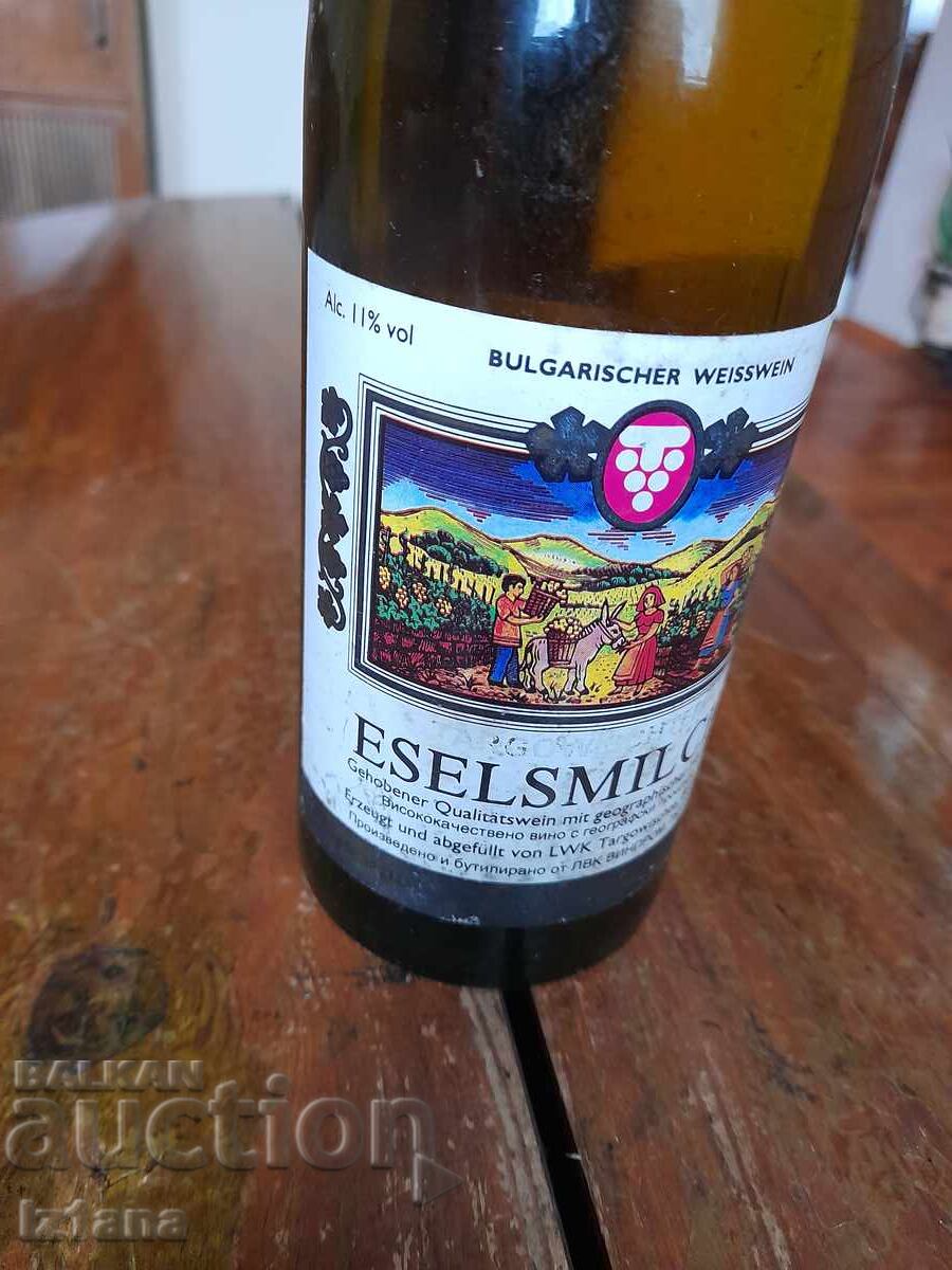 Аукцион Стара бутилка вино Магарешко мляко Аукцион Стара бутилка вино Магарешко мляко