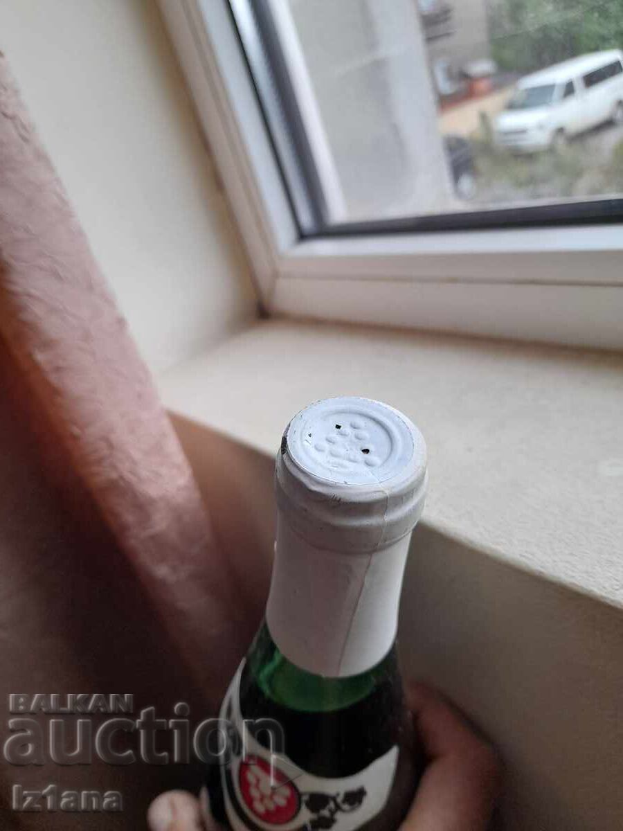 Стара бутилка вино Магарешко мляко - 5 Стара бутилка вино Магарешко мляко - 5