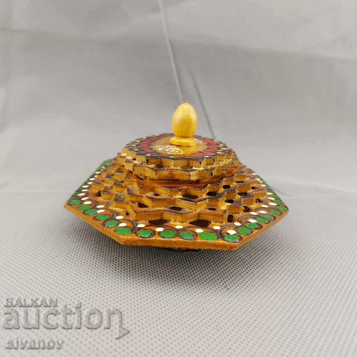 Licitație Cutie de bijuterii din lemn, veche, lucrată manual #2876 Licitație Cutie de bijuterii din lemn, veche, lucrată manual #2876