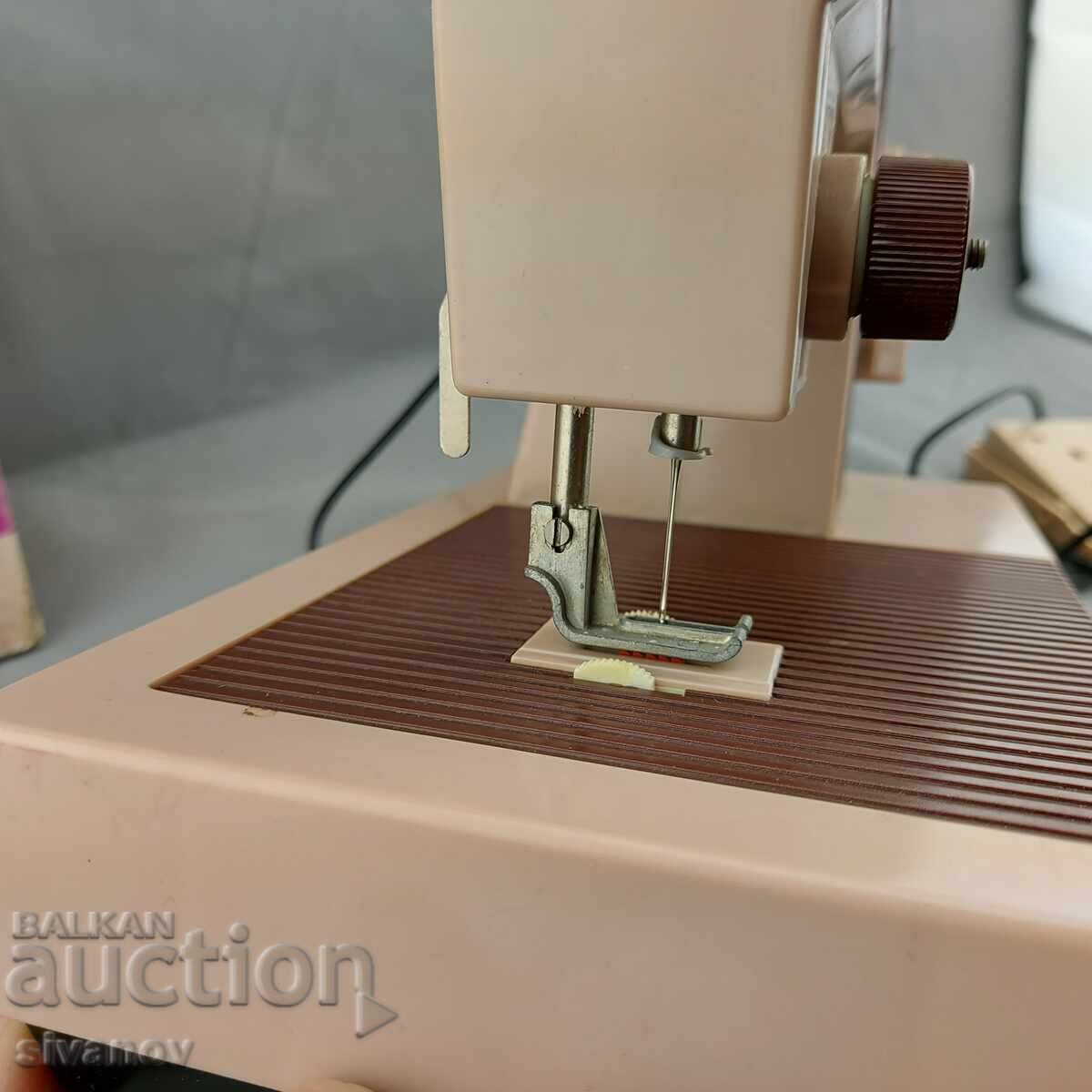 Δημοπρασία Παλιά Γερμανική GDR ραπτομηχανή PIKO Juanita #2877 Δημοπρασία Παλιά Γερμανική GDR ραπτομηχανή PIKO Juanita #2877