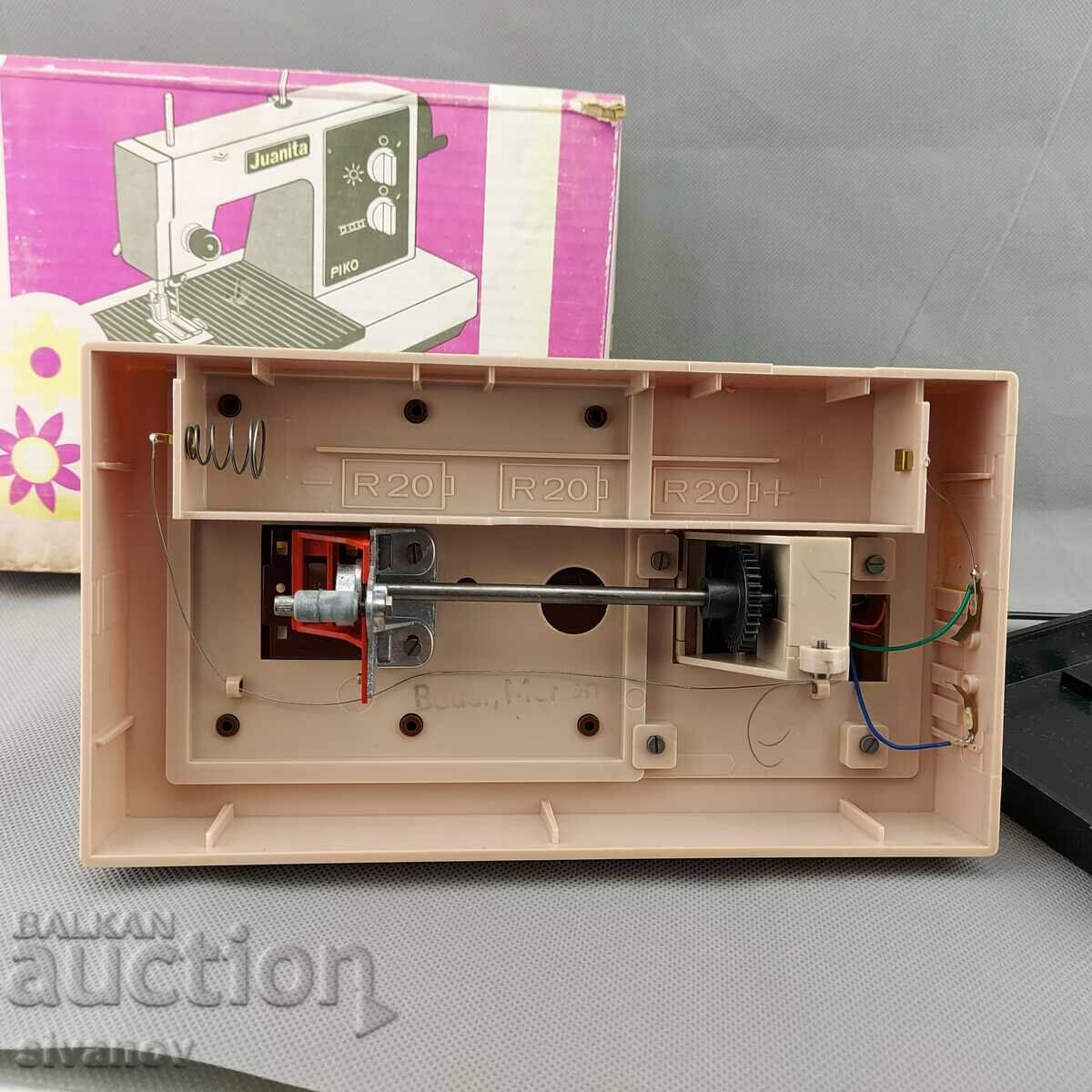 Παράδοση Παλιά Γερμανική GDR ραπτομηχανή PIKO Juanita #2877 Παράδοση Παλιά Γερμανική GDR ραπτομηχανή PIKO Juanita #2877