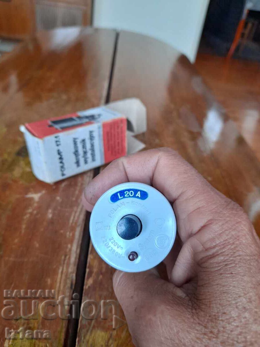 Auction  Old circuit breaker, fuse