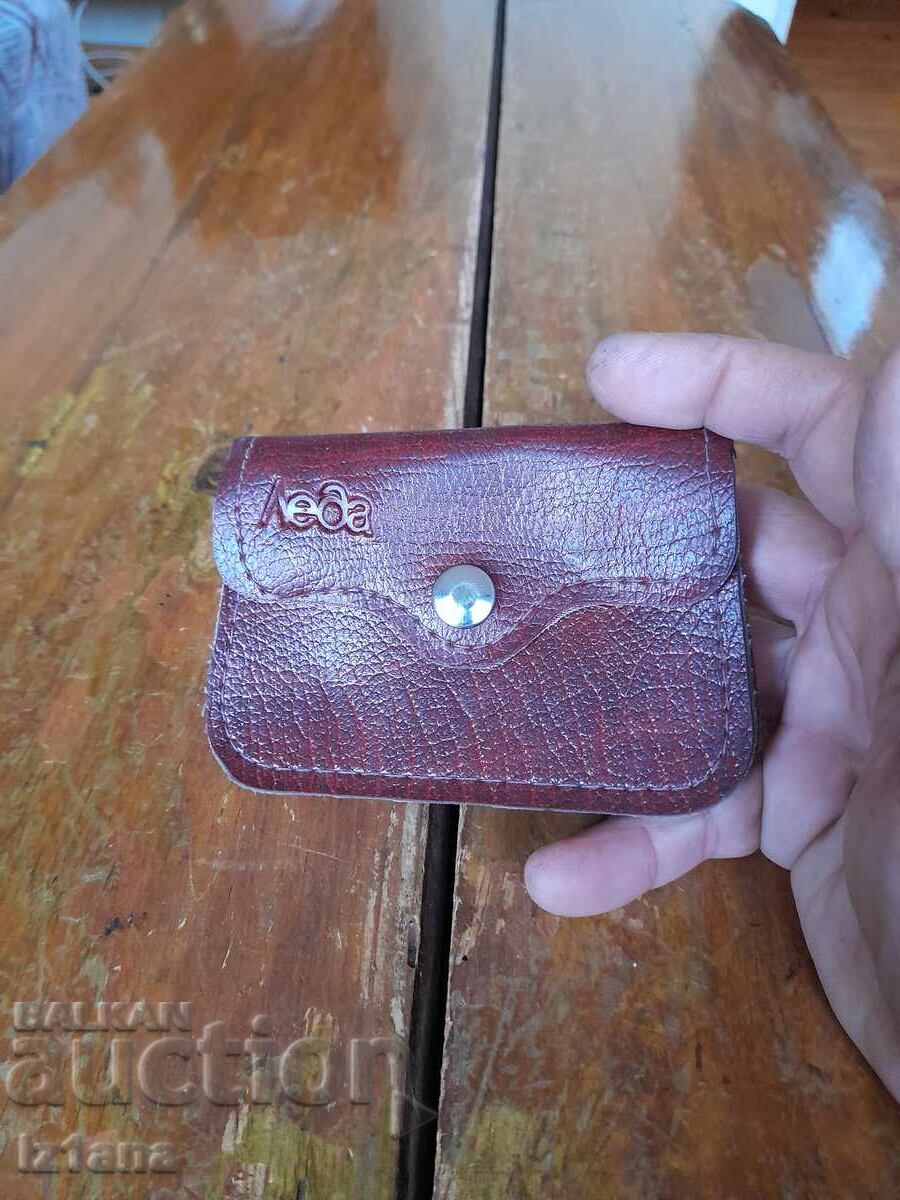 Portofel vechi Leda cu preț 27.00 BGN | € 13.80 Portofel vechi Leda cu preț 27.00 BGN | € 13.80