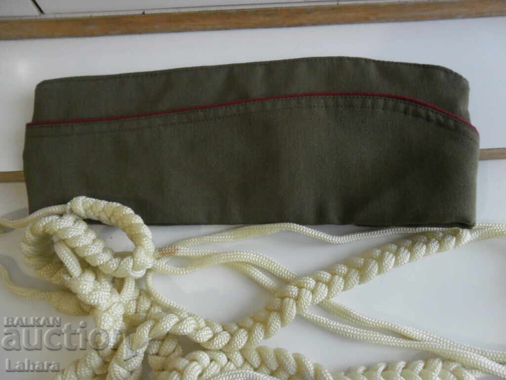 Licitație Centură de paradă militară, axelbanți și kepi Licitație Centură de paradă militară, axelbanți și kepi