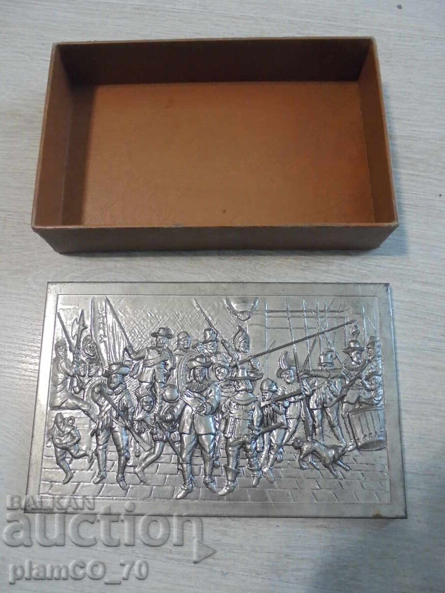 Auction  No. 8332 Old box with a relief metal lid