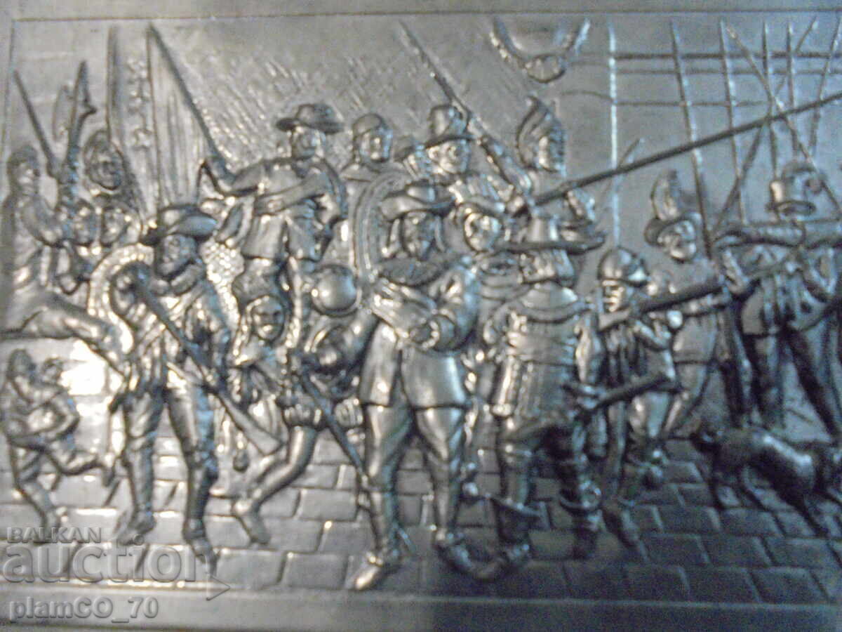 №*8332 Стара кутия от с релефен метален капак - 5