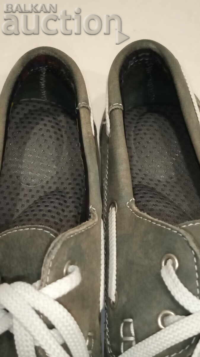 Sports shoes with price 16.00 BGN | € 8.18 Sports shoes with price 16.00 BGN | € 8.18