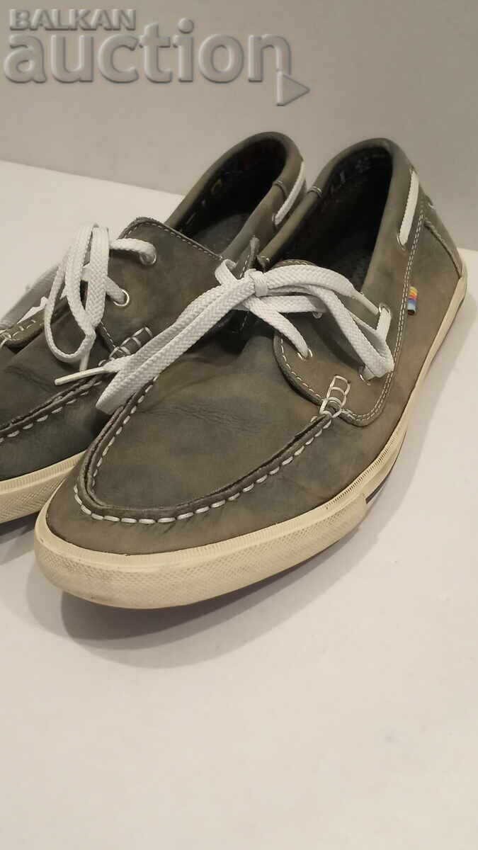 Auction Sports shoes Auction Sports shoes