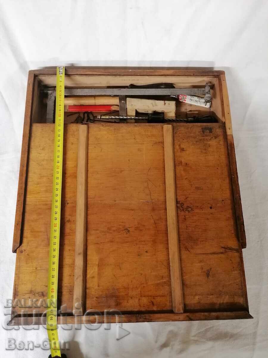 Auction Antique work set Auction Antique work set