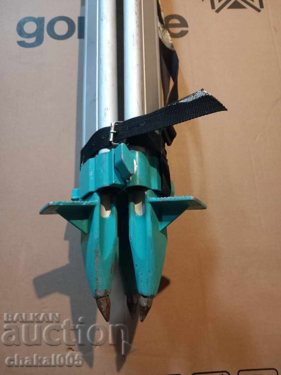 Aluminum tripod with price 100.00 BGN | € 51.13 Aluminum tripod with price 100.00 BGN | € 51.13