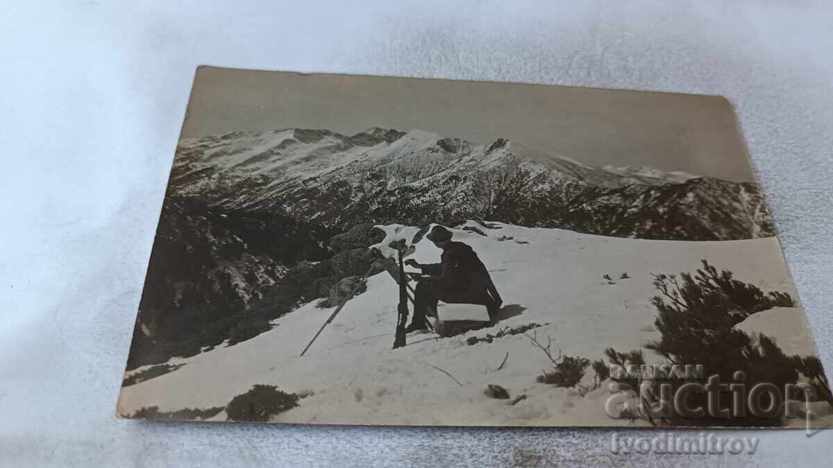 Fotografie Rila Bărbat cu barbă pictând peisaj Fotografie Rila Bărbat cu barbă pictând peisaj