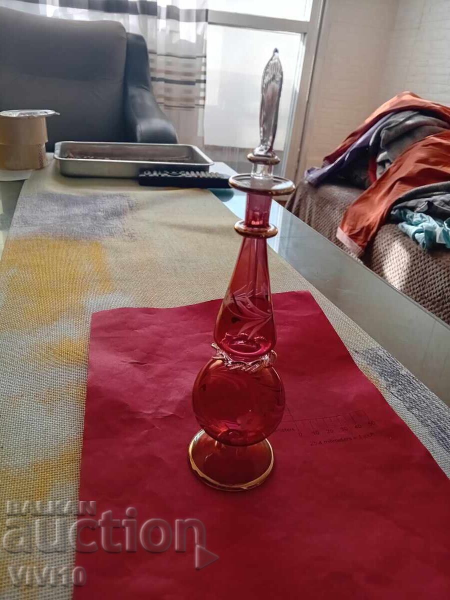 Sticlă veche de parfum cu preț € 20.00 | 39.12 BGN Sticlă veche de parfum cu preț € 20.00 | 39.12 BGN