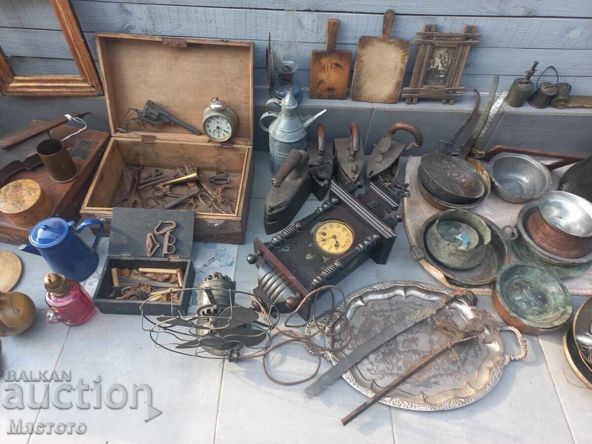 Licitație O mulțime de articole vechi. Licitație O mulțime de articole vechi.