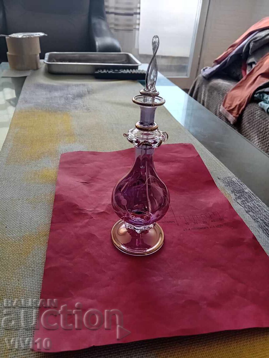 Antique perfume bottle with price € 20.00 | 39.12 BGN Antique perfume bottle with price € 20.00 | 39.12 BGN