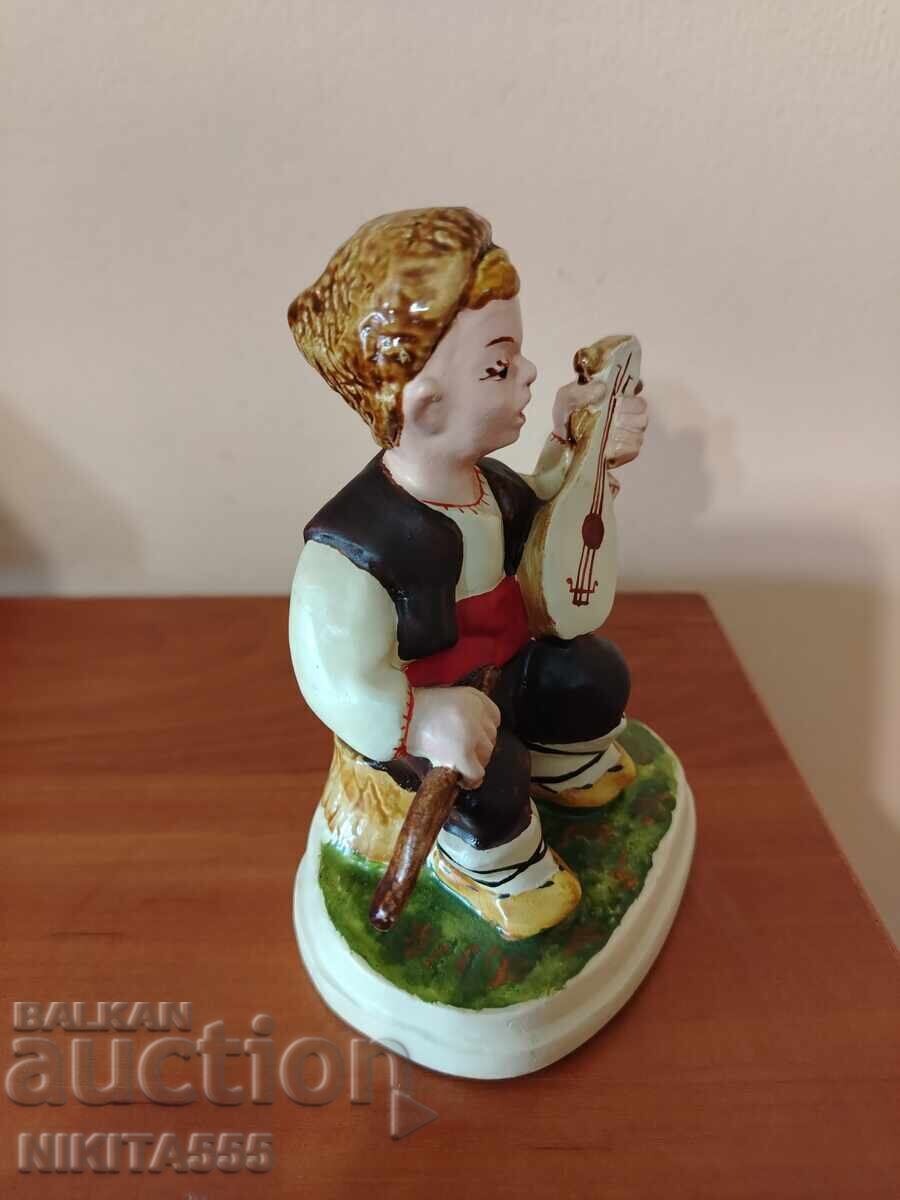 Figurină veche din ghips din orașul Ruse cu preț 99.00 BGN | € 50.62