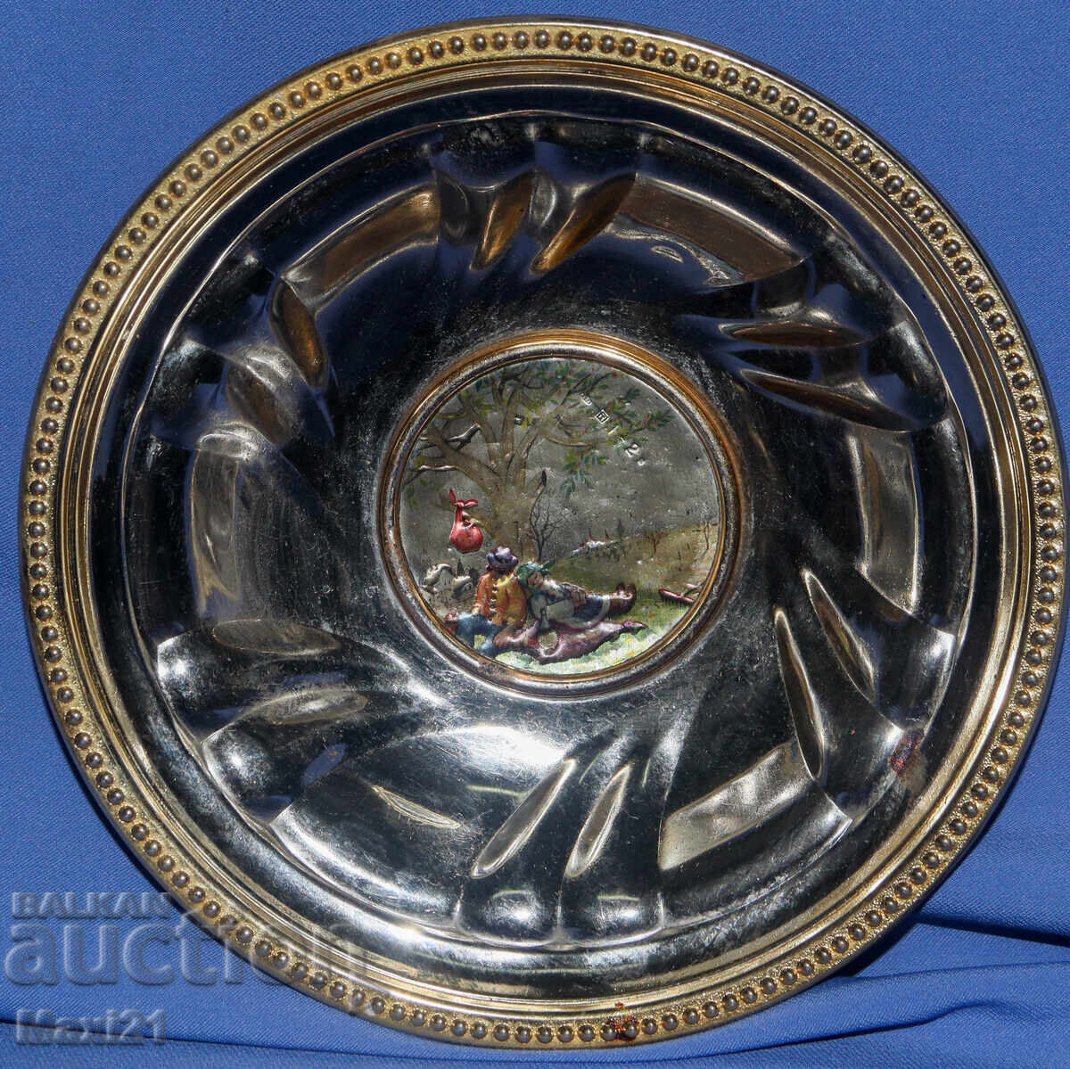 Veche cupă decorativă de argint Chinelli Italia cu preț 200.00 BGN | € 102.26