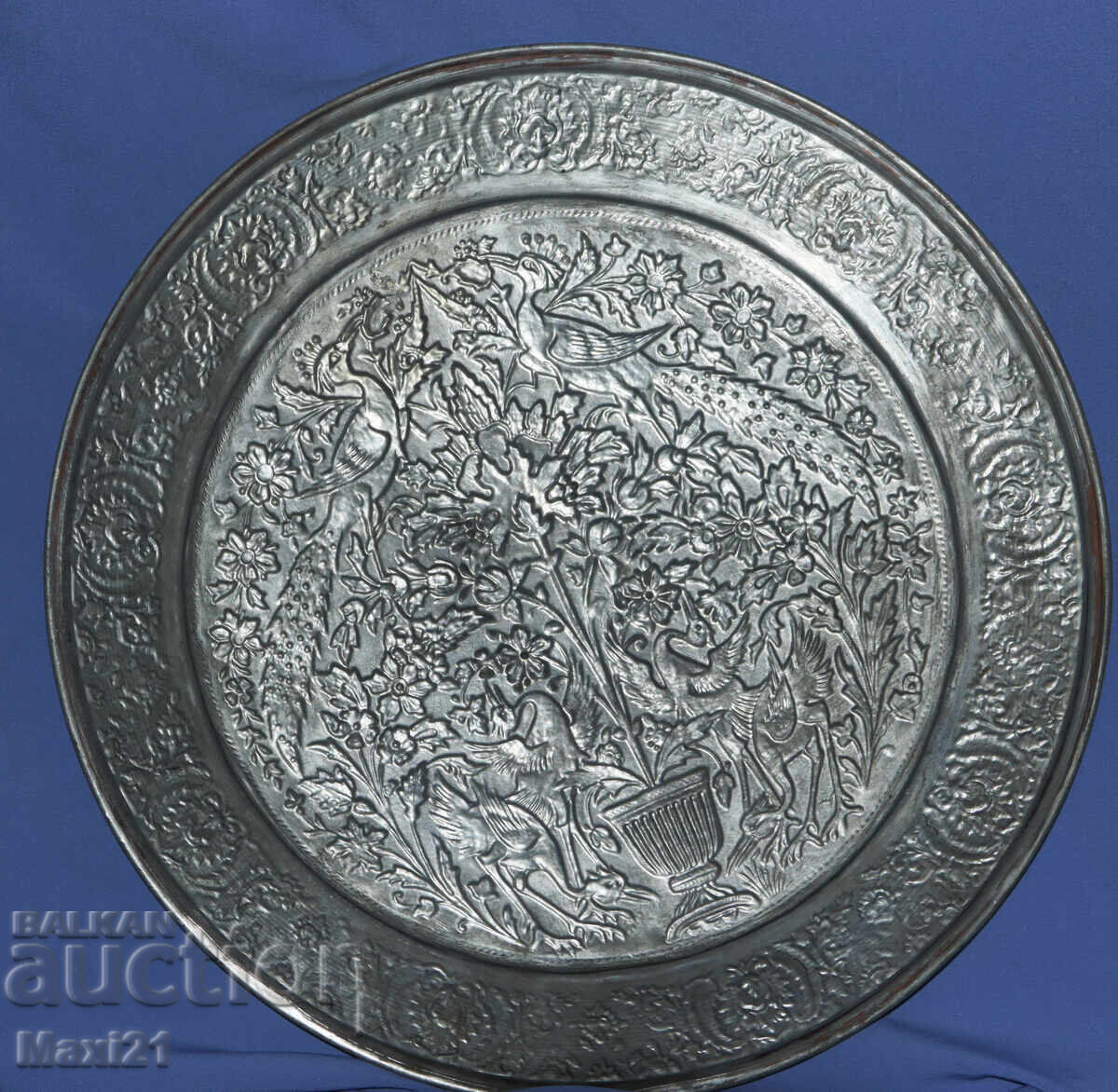 Доставка на Голям старинен декоративен поднос мед