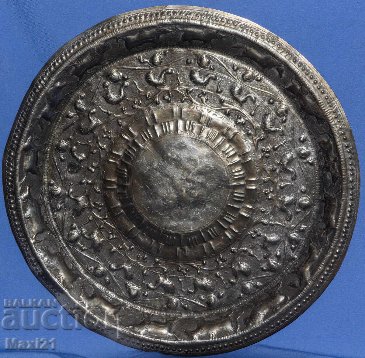 Licitație Mare tavă decorativă argintată veche, cu panou