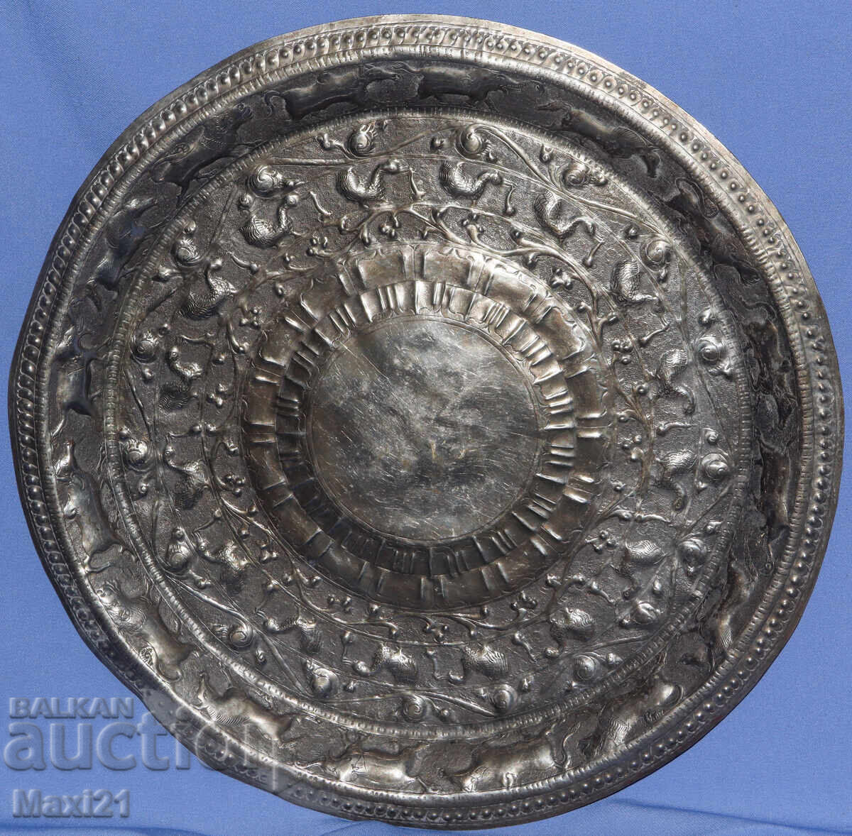 Mare tavă decorativă argintată veche, cu panou