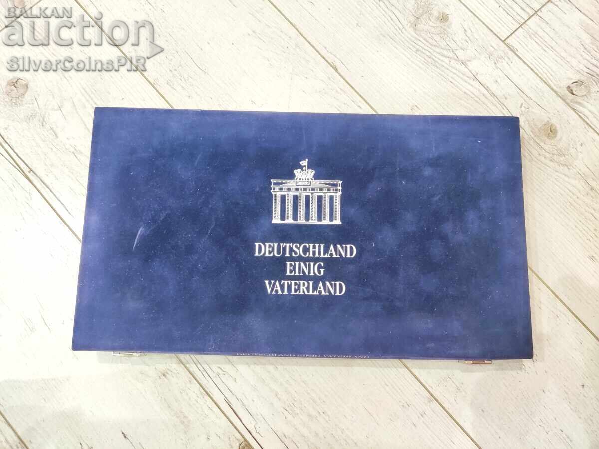 Box for 18 coins with price 21.08 BGN | € 10.78 Box for 18 coins with price 21.08 BGN | € 10.78