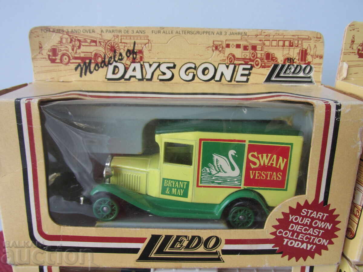 Retro strollers with price 13.00 BGN | € 6.65 Retro strollers with price 13.00 BGN | € 6.65