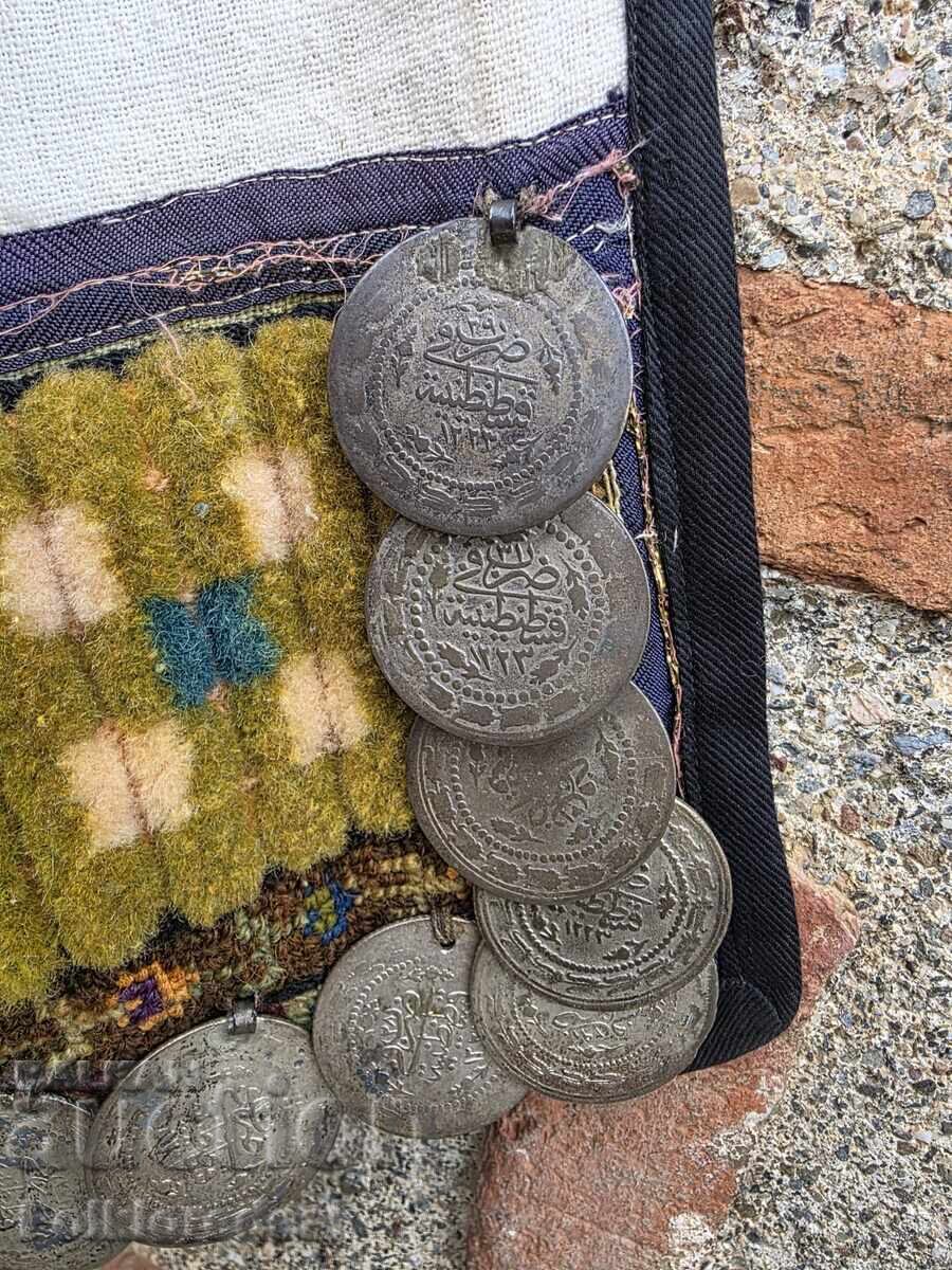 Vesta din costum popular feminin, împodobită cu bani de argint - 6 Vesta din costum popular feminin, împodobită cu bani de argint - 6